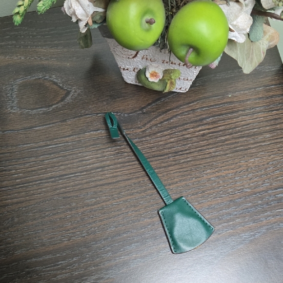 Tory Burch Leather Clochette Bag Charm Green Gold - Picture 4 of 4